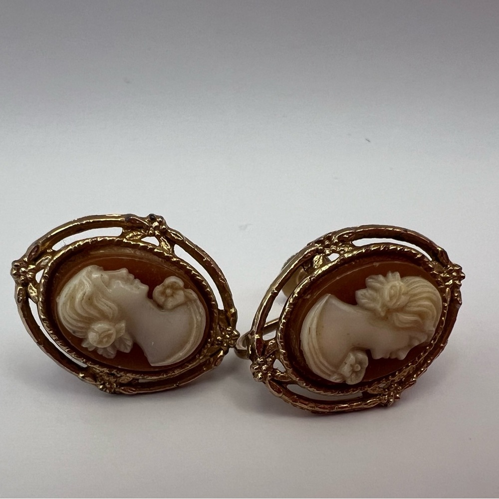 Vintage Cameo Clip-on Earrings